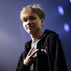 洲足坛的高 洲足坛的高