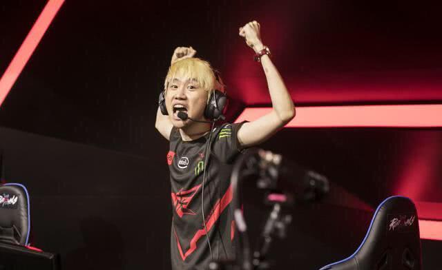 赛场上发光 赛场上发光